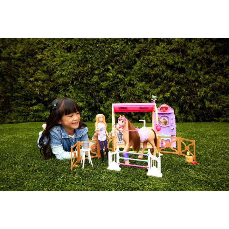 Barbie - Barbie Mysteries: The Great Horse Chase Ultimate Stable Playset