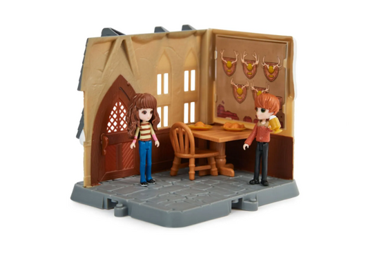 Spin Master - Harry Potter Wizarding World | Magical Minis Three Broomsticks Playset with Ron and Hermione Figures