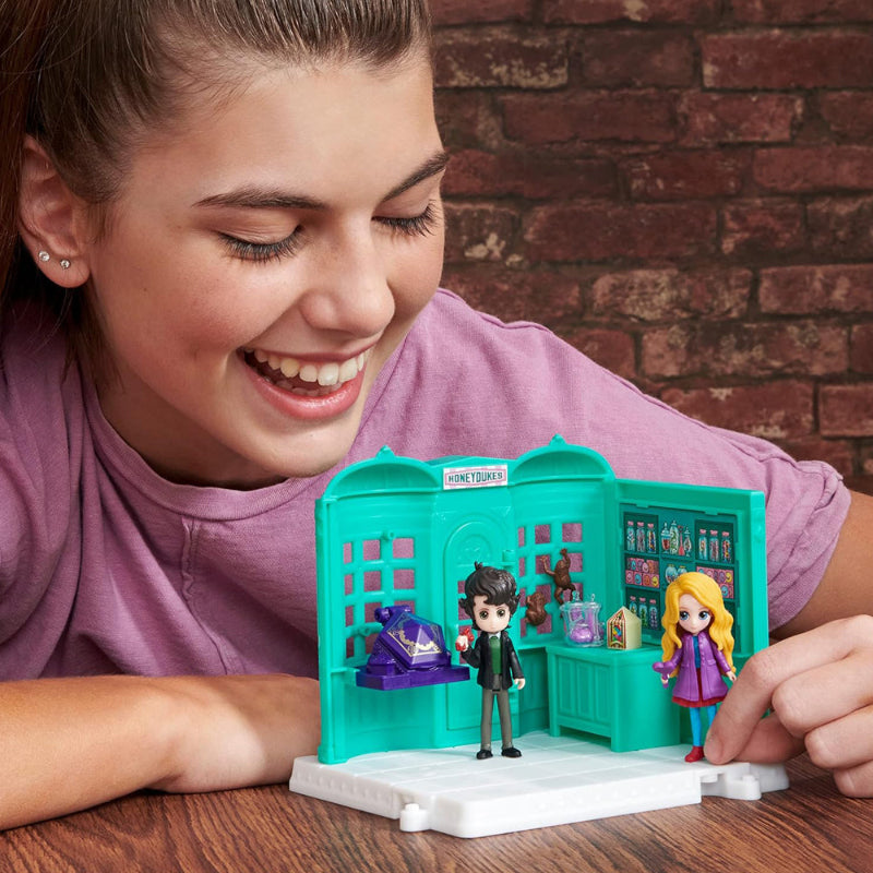 Spin Master - Harry Potter Wizarding World | Magical Mini Honeyduke's Playset with Neville and Luna Figures