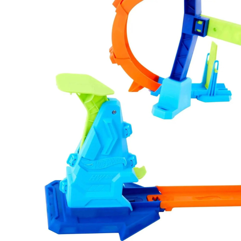 Hot Wheels -  Stunt Tracks: Corckskrew Jump Champions with a 1:64 Toy Car