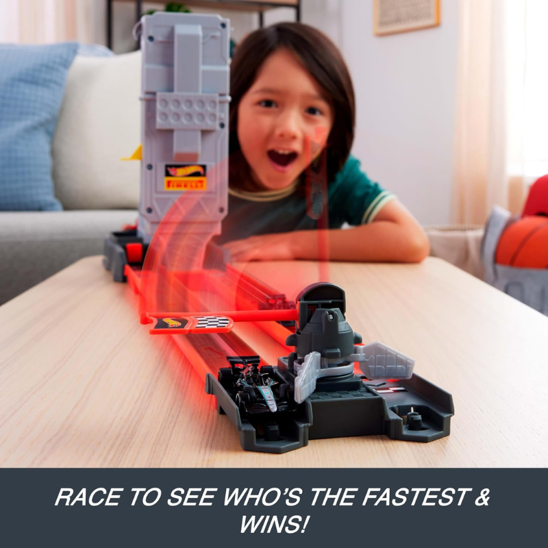 Hot Wheels - Racing: F1 Grid Start Tack Set with 2 1:64 Die-Cast Officially Licensed F1 Vehicles