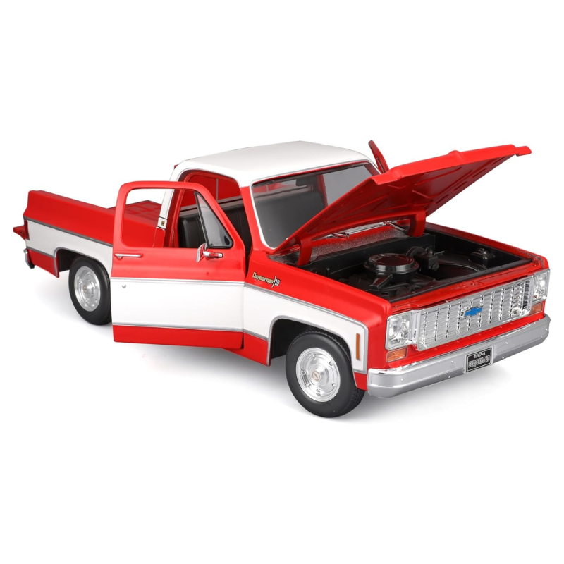 Maisto - 1:18 (1974) Red/White Chevrolet C10 Cheyenne Super Diecast Model Car