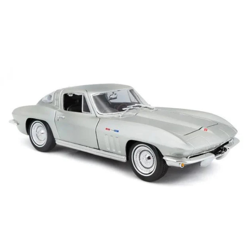 Maisto - 1:18 Silver Chevrolet Corvette (1965) Die-Cast Model Car