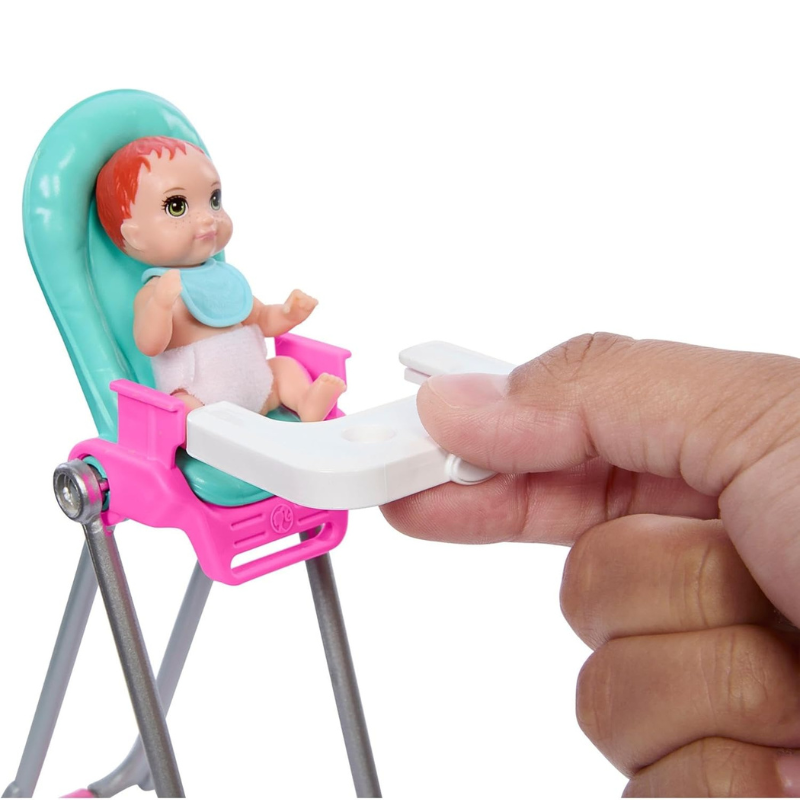 Barbie - Skippe Babysitters Doll and Playset | Feeding Baby (Blonde)