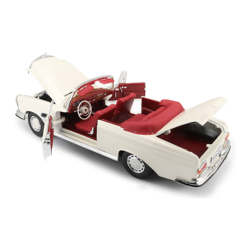 Maisto - 1:18 Mercedes Benz (1967) 280SE Model Car