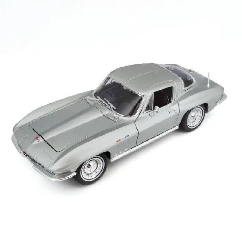 Maisto - 1:18 Silver Chevrolet Corvette (1965) Die-Cast Model Car