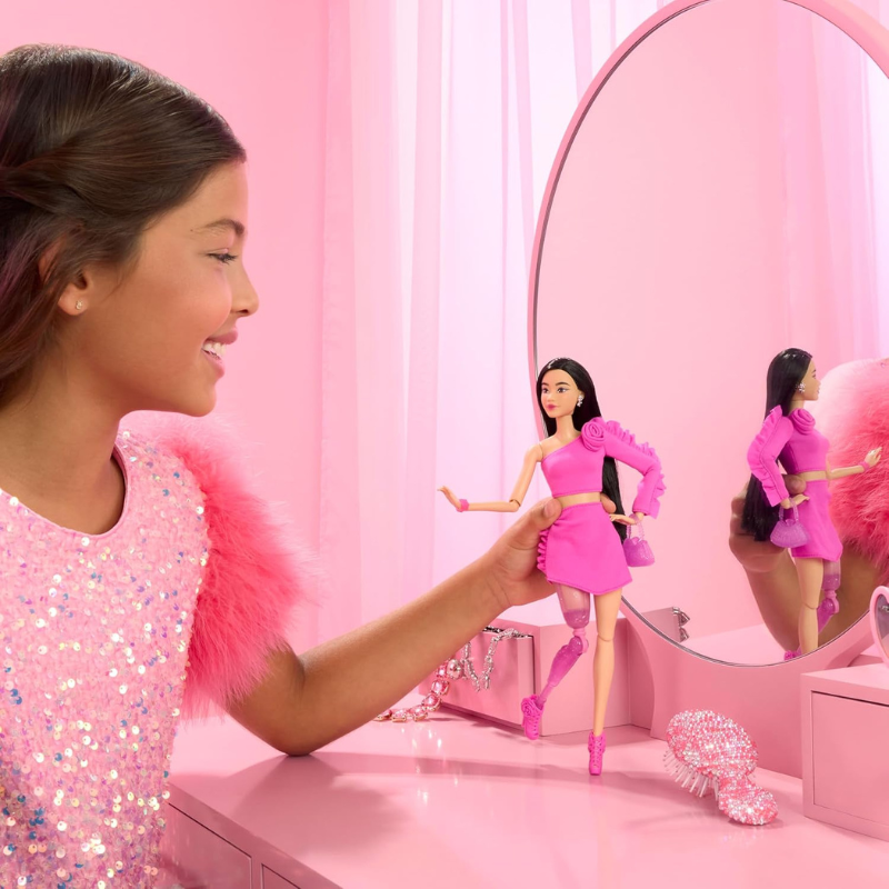 Barbie - Barbiecore Deluxe Fashionistas | Prosthetic leg
