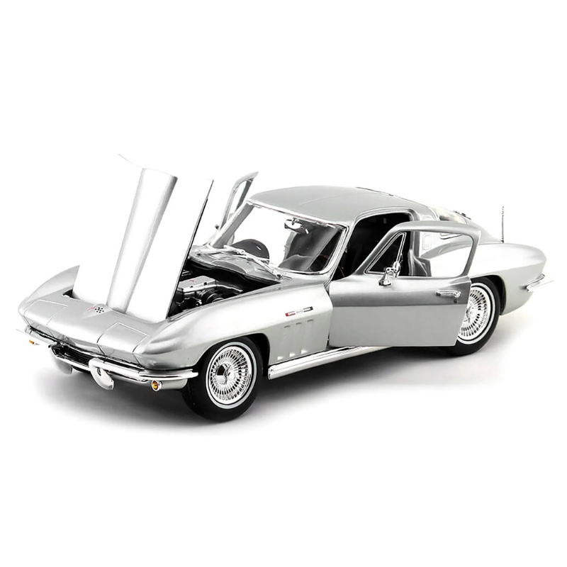 Maisto - 1:18 Silver Chevrolet Corvette (1965) Die-Cast Model Car