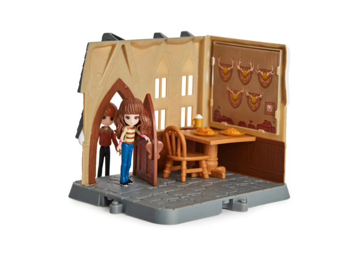 Spin Master - Harry Potter Wizarding World | Magical Minis Three Broomsticks Playset with Ron and Hermione Figures