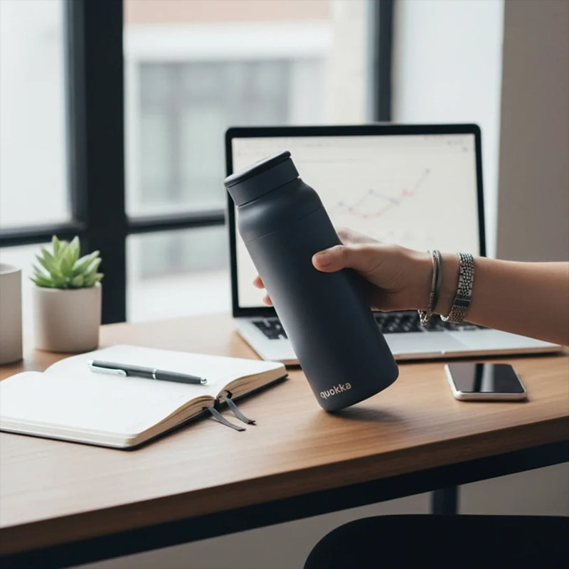 QUOKKA THERMAL SS BOTTLE WITH SILICONE HANDLE ECHO BLACK 690 ML